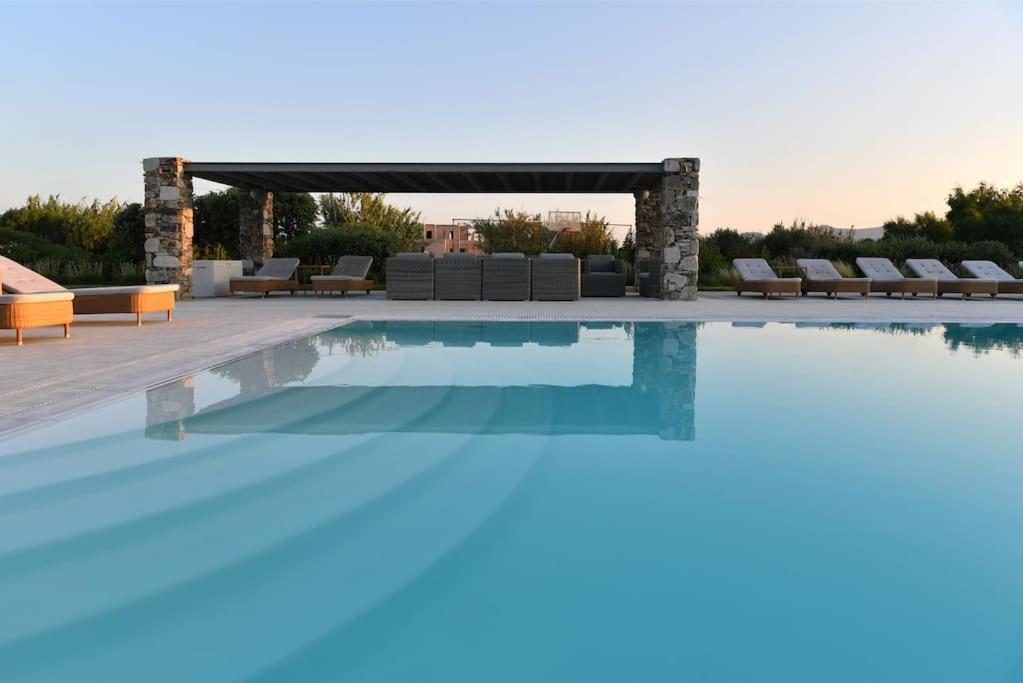 Sunray Front 2 Bedroom House Next To Kite Sports Páros